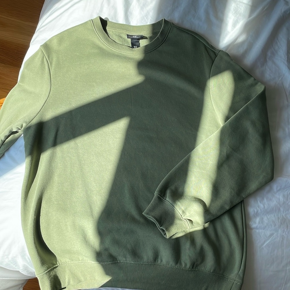 H&M Green Crewneck Sweater, Size M NWT
